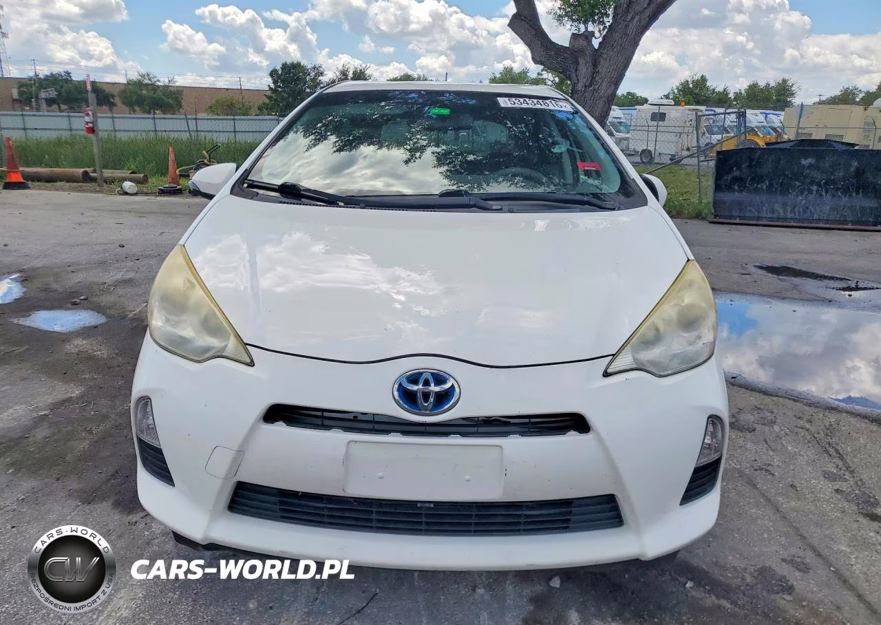 2013 Toyota Prius C Two VIN:JTDKDTB30D1043288 - 5