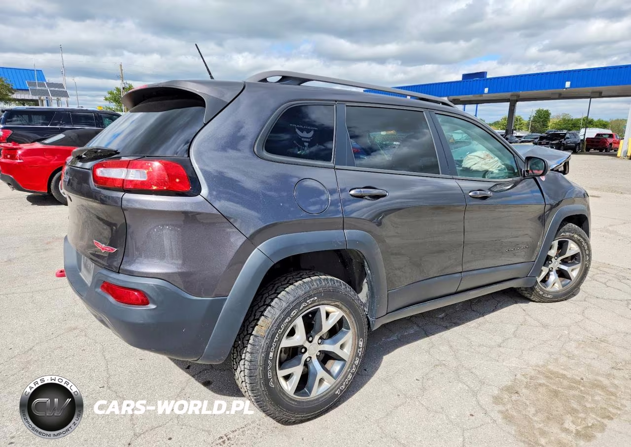 2015 Jeep Cherokee Trailhawk VIN:1C4PJMBS2FW786326 - 3