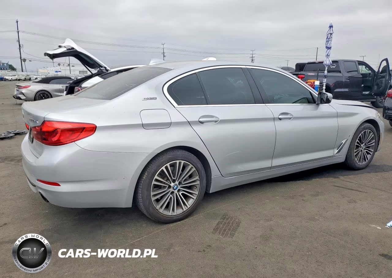 2018 BMW 530Xe VIN:WBAJB1C50JB083721 - 3