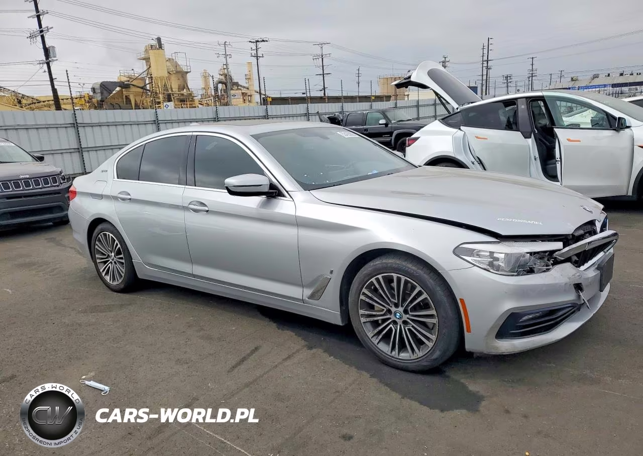2018 BMW 530Xe VIN:WBAJB1C50JB083721 - 4