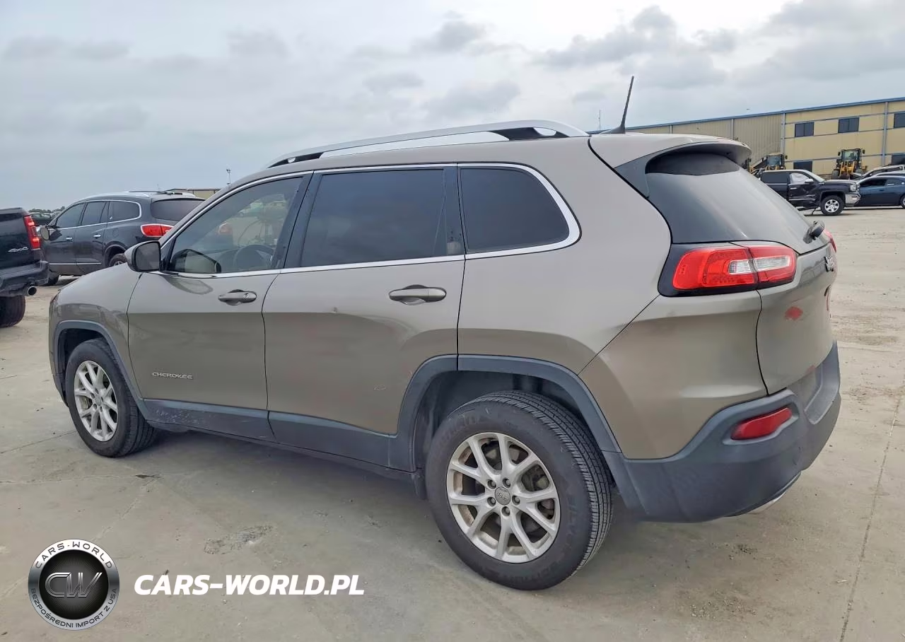 2018 Jeep Cherokee Latitude VIN:1C4PJLCXXJD606017 - 2