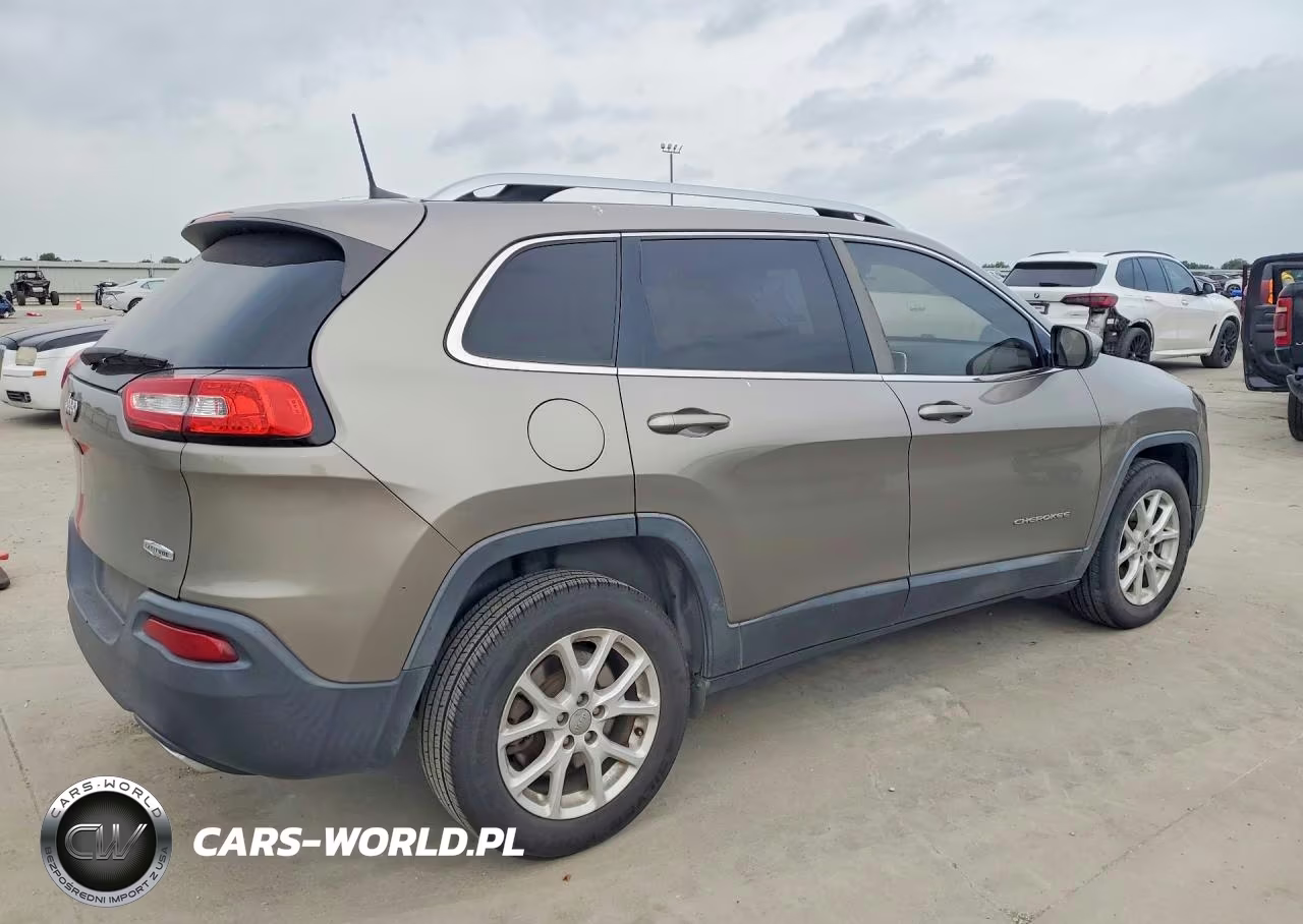 2018 Jeep Cherokee Latitude VIN:1C4PJLCXXJD606017 - 3