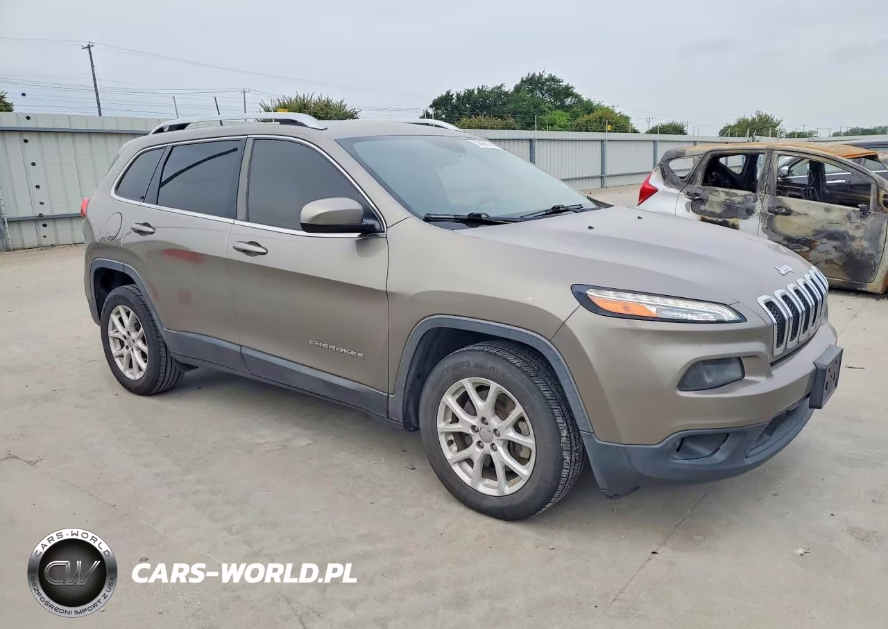 2018 Jeep Cherokee Latitude VIN:1C4PJLCXXJD606017 - 4