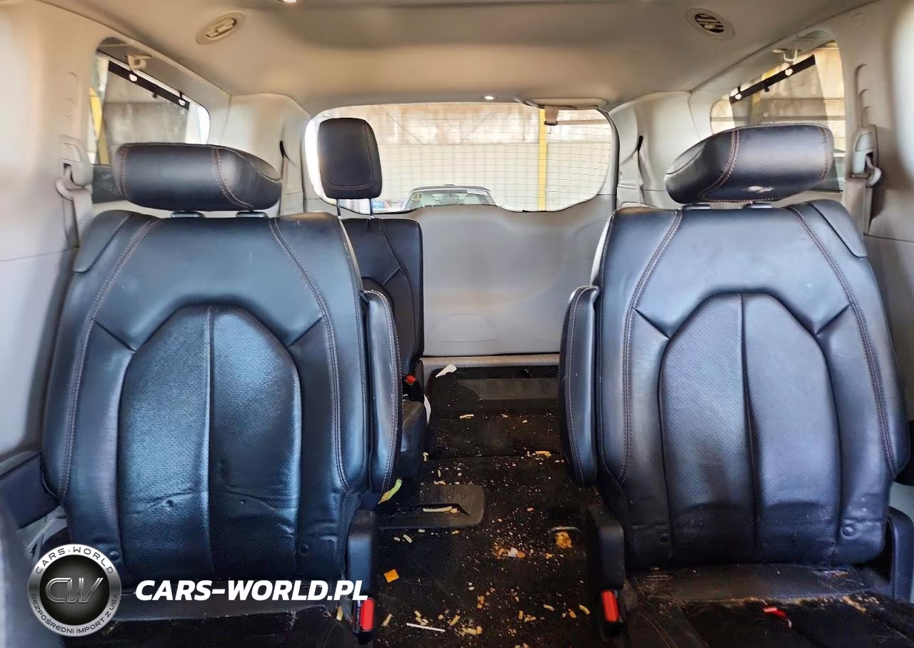 2019 Chrysler Pacifica Touring L VIN:2C4RC1BG4KR698247 - 10