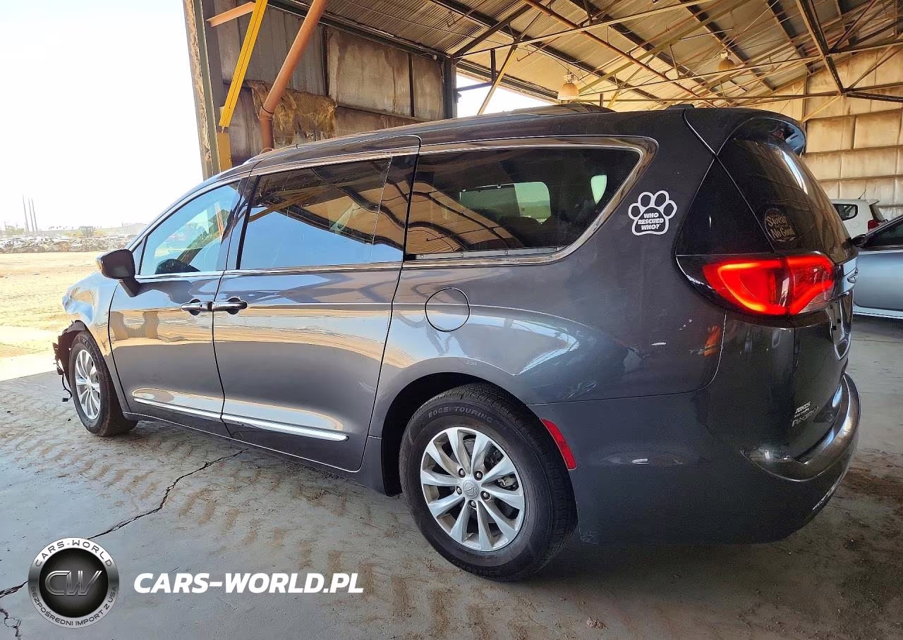 2019 Chrysler Pacifica Touring L VIN:2C4RC1BG4KR698247 - 2