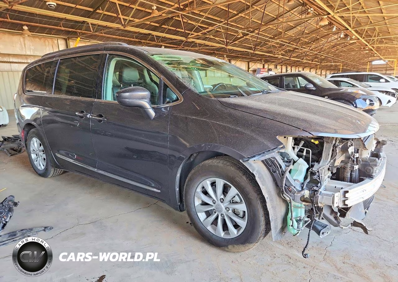 2019 Chrysler Pacifica Touring L VIN:2C4RC1BG4KR698247 - 4