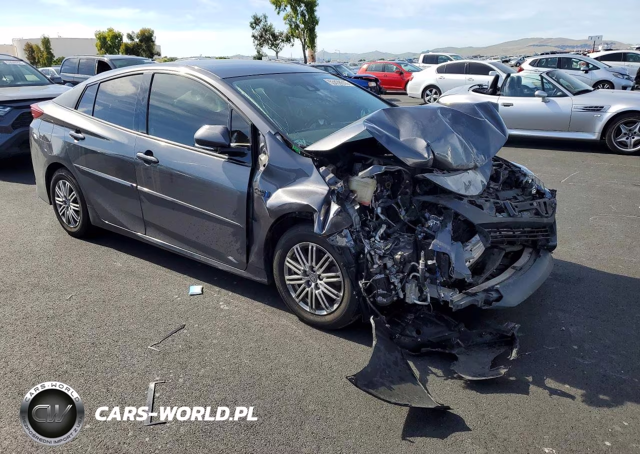 2019 Toyota Prius Prime Premium VIN:JTDKARFP6K3113807 - 4