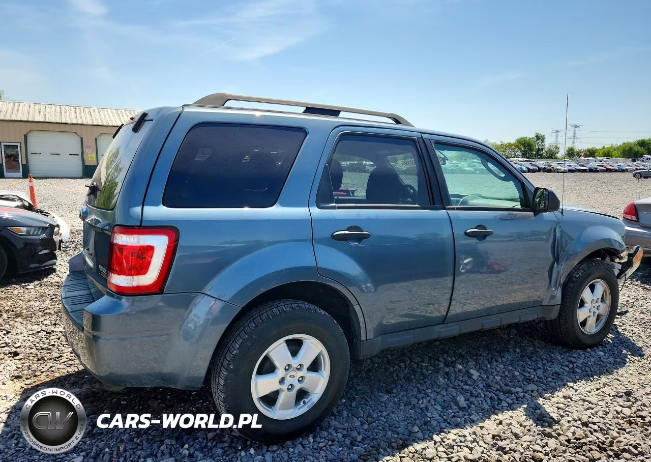 2010 Ford Escape Xlt VIN:1FMCU0D75AKD45809 - 3