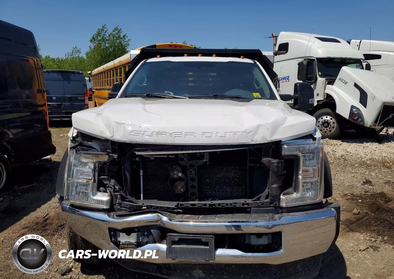 2017 Ford F550 Super Duty Dump Truck VIN:1FDUF5HY1HEE37068 - 5