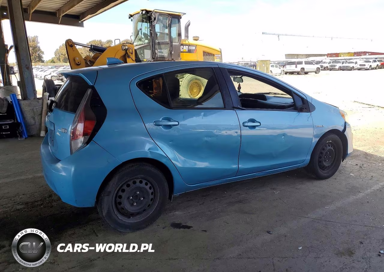 2015 Toyota Prius C One VIN:JTDKDTB33F1091600 - 3