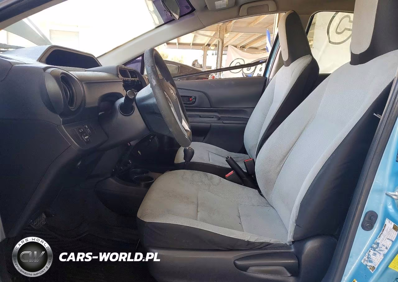 2015 Toyota Prius C One VIN:JTDKDTB33F1091600 - 7
