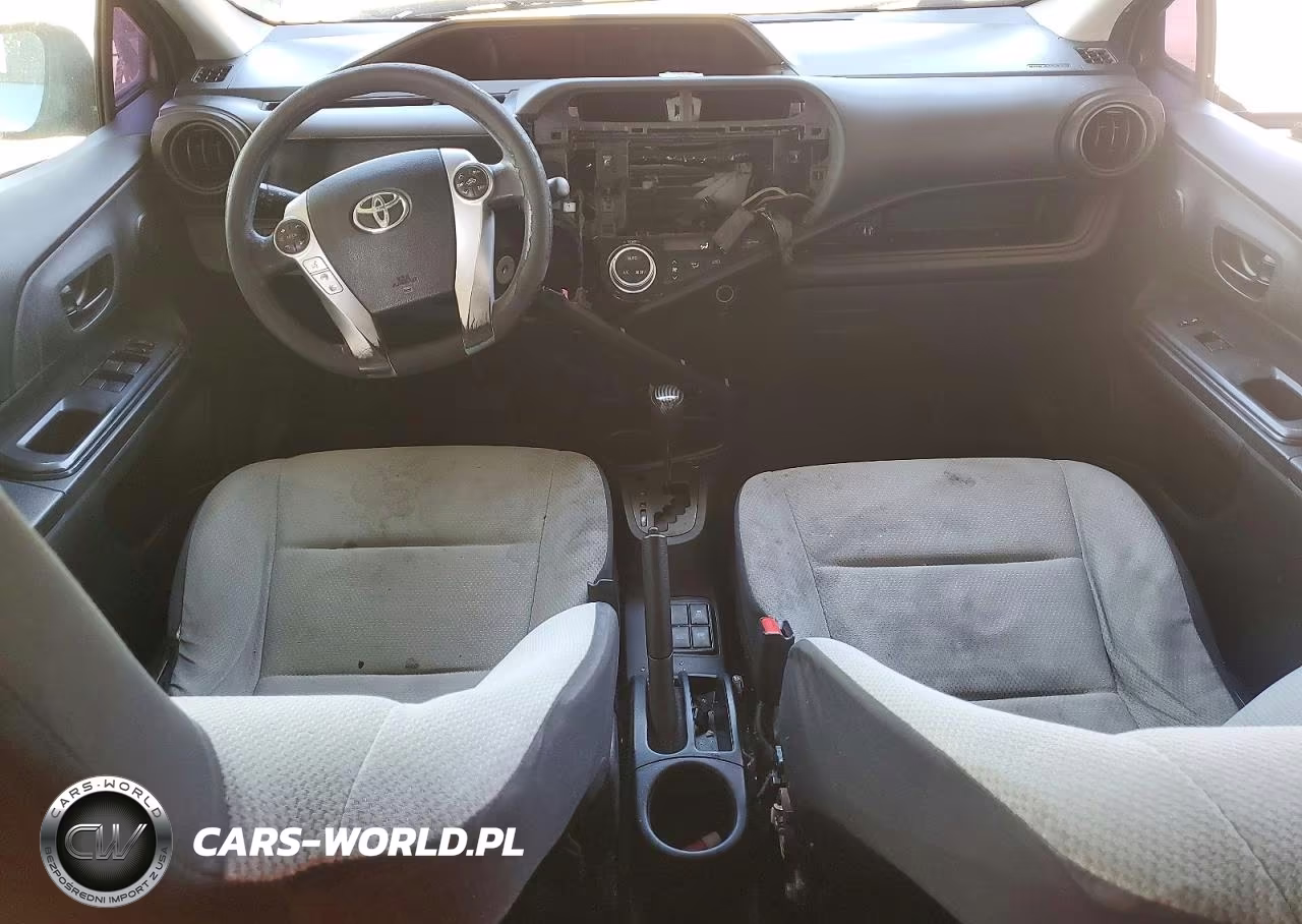 2015 Toyota Prius C One VIN:JTDKDTB33F1091600 - 8