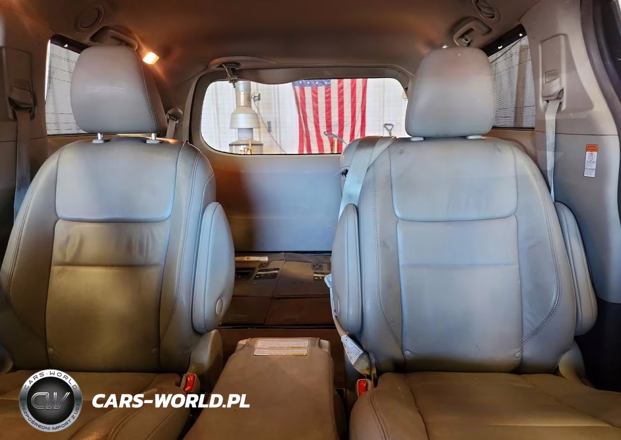 2018 Toyota Sienna Xle 8-Passenger VIN:5TDYZ3DC1JS915999 - 10
