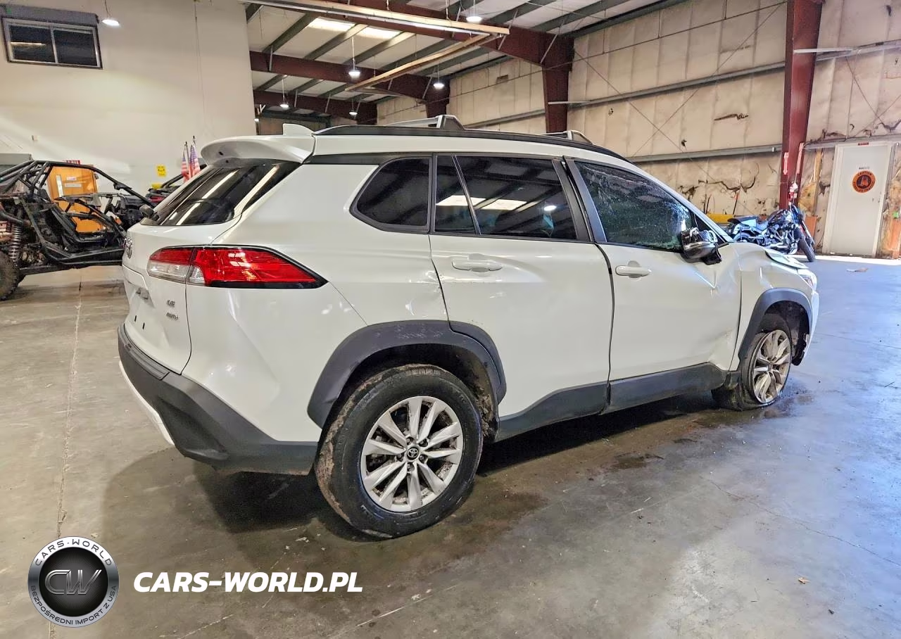 2022 Toyota Corolla Cross Le VIN:7MUBAABG9NV020862 - 3