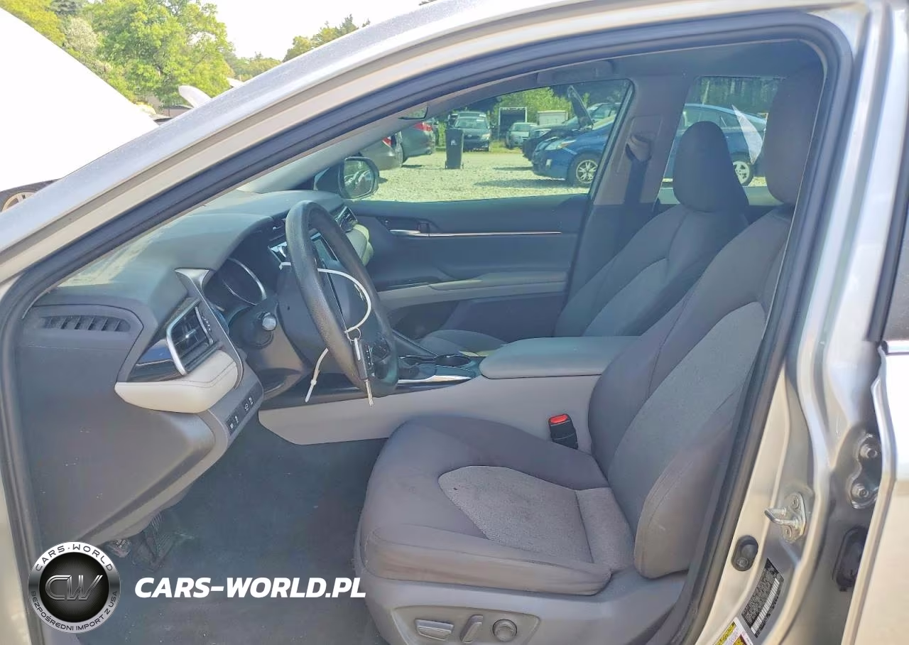 2020 Toyota Camry Le VIN:4T1C11AK4LU961127 - 7