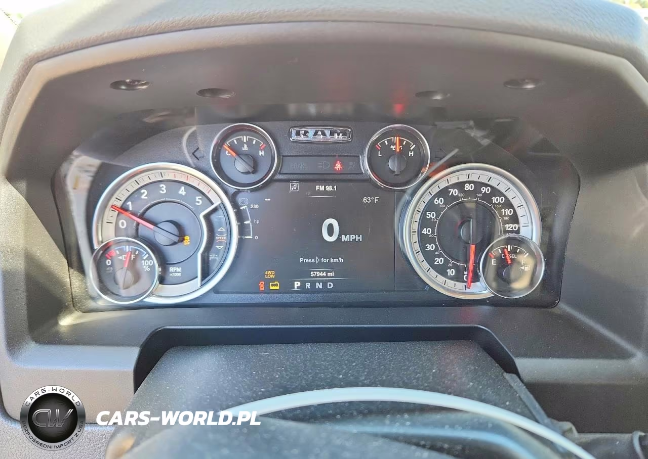 2018 Ram 2500 Slt VIN:3C6UR5DL9JG142635 - 9