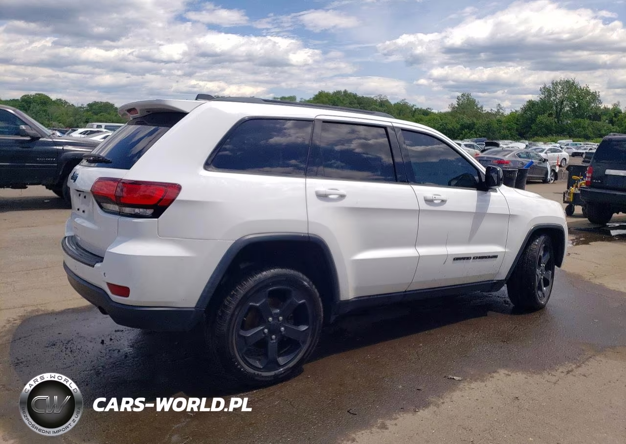 2018 Jeep Grand Cherokee Laredo VIN:1C4RJFAG3JC467223 - 3