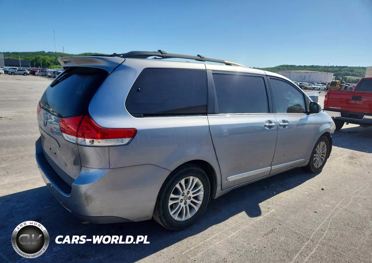 2013 Toyota Sienna Xle 8-Passenger VIN:5TDYK3DCXDS317371 - 3