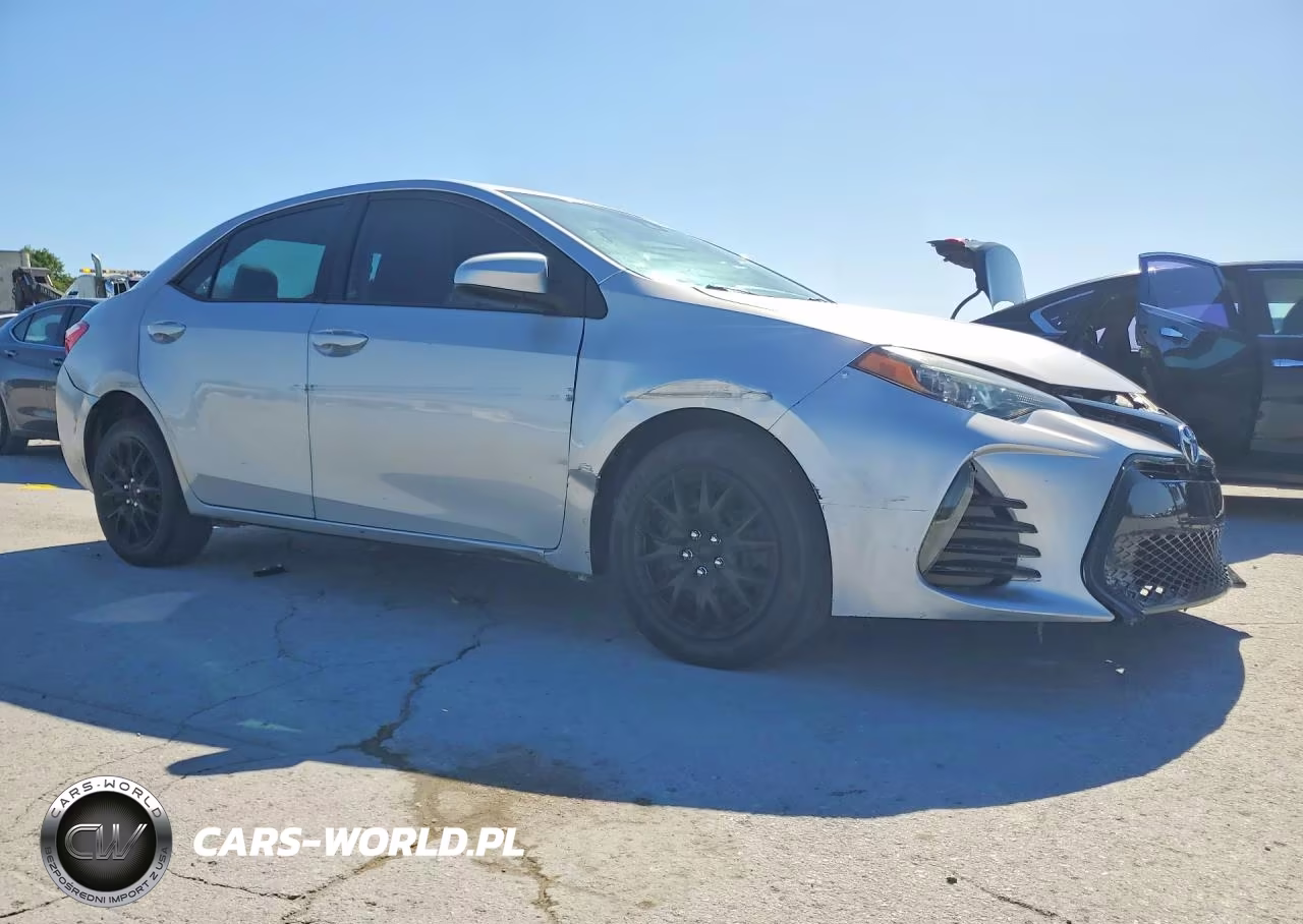 2017 Toyota Corolla Le VIN:5YFBURHE3HP727152 - 4