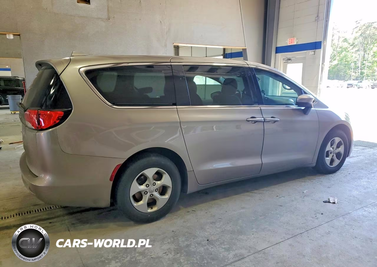 2017 Chrysler Pacifica Lx VIN:2C4RC1CG4HR635771 - 3