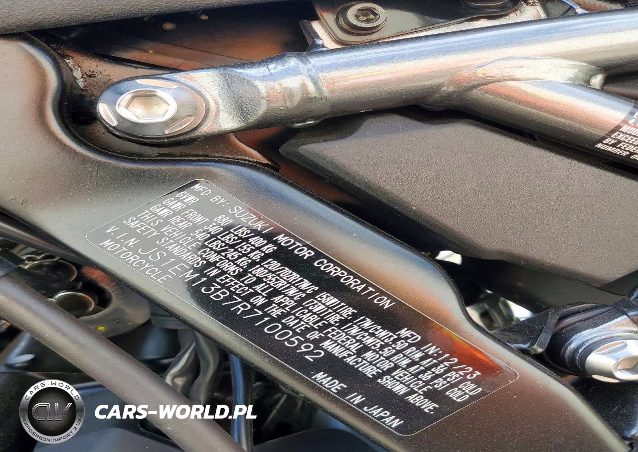 2024 Suzuki Gsx800 F VIN:JS1EM13B7R7100592 - 9