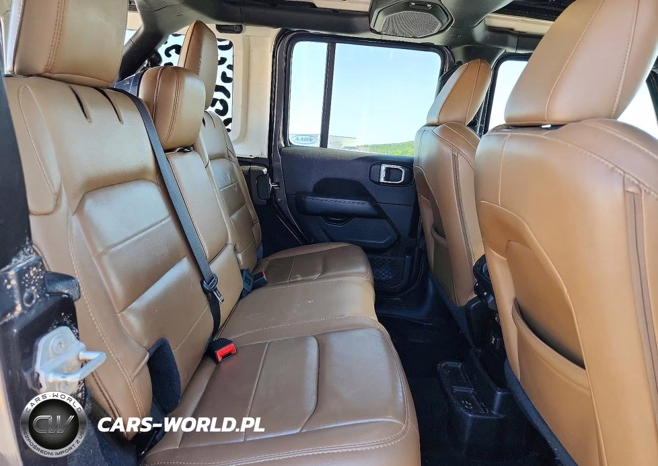 2020 Jeep Wrangler Unlimited Sahara VIN:1C4HJXEN6LW193673 - 11