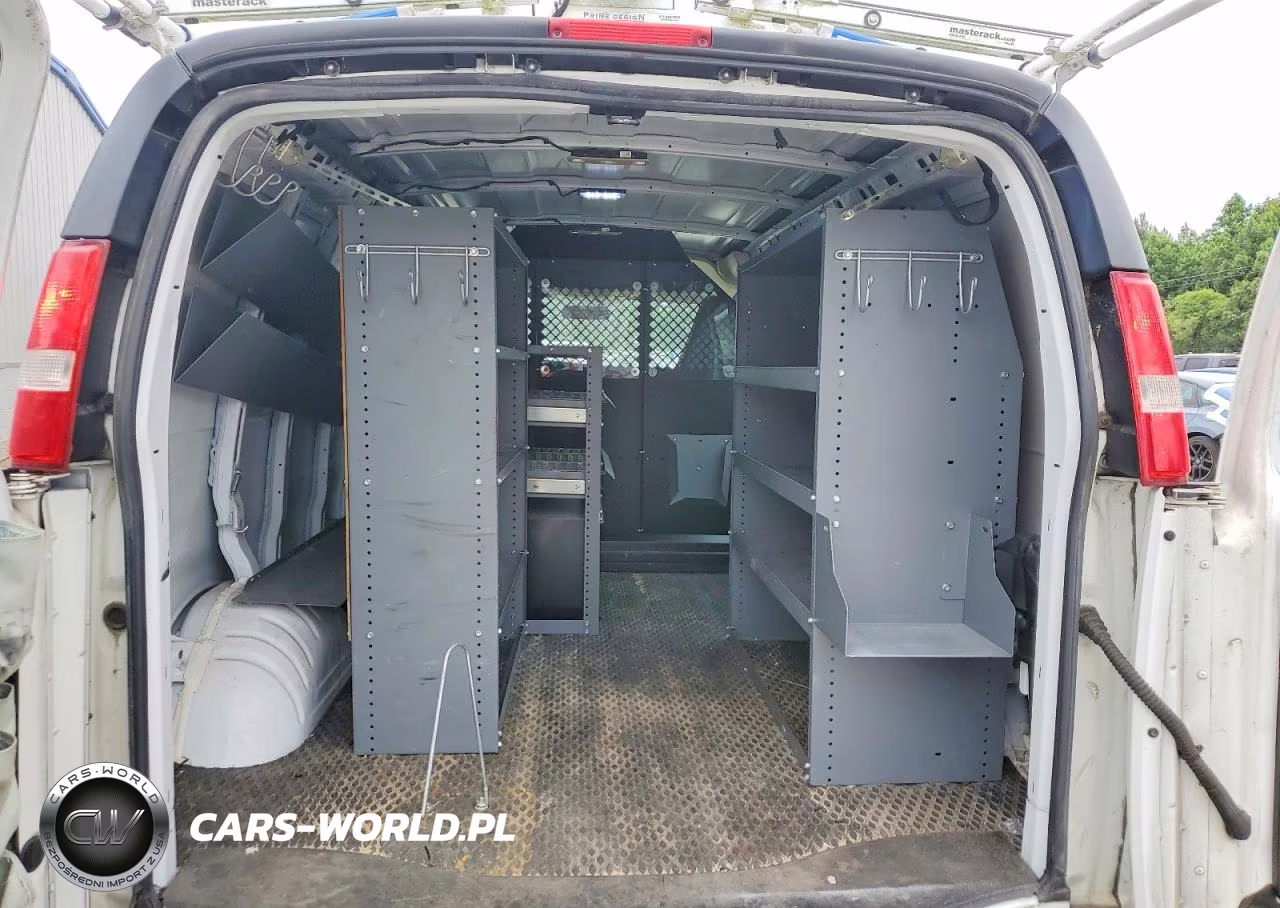 2017 Chevrolet Express G2500 VIN:1GCWGAFF9H1244923 - 10