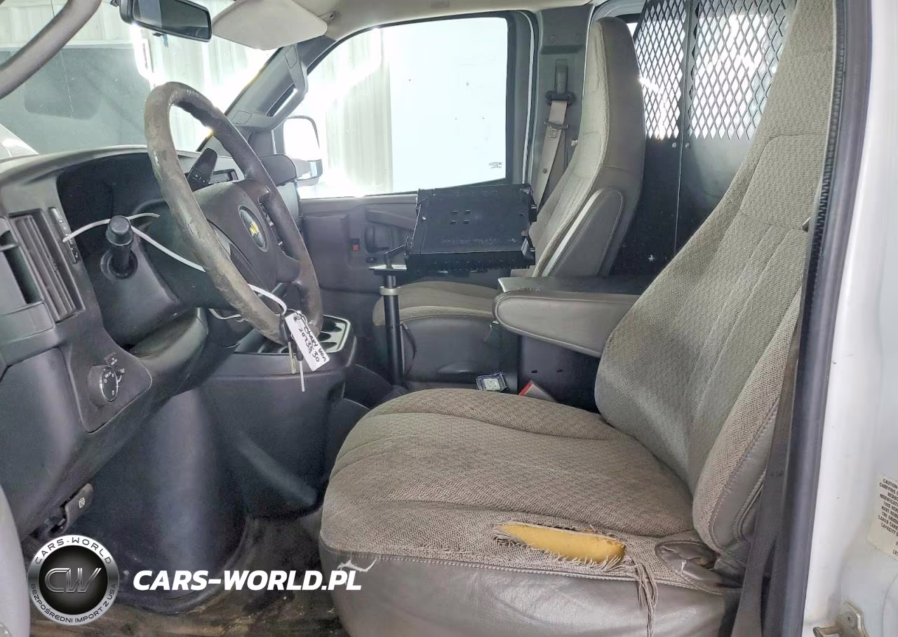2017 Chevrolet Express G2500 VIN:1GCWGAFF8H1266315 - 7