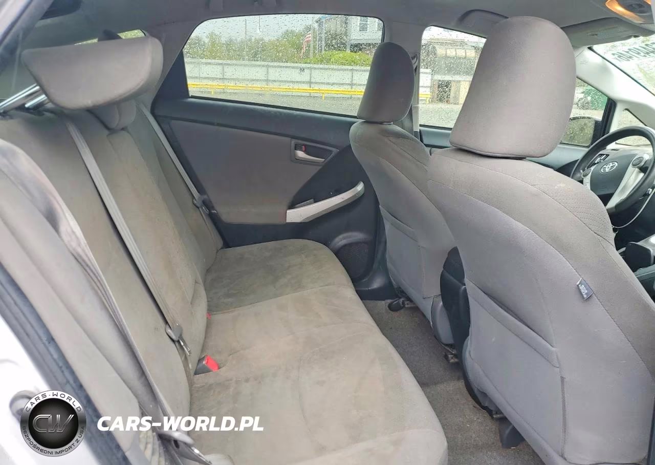 2013 Toyota Prius Two VIN:JTDKN3DU7D5598797 - 10