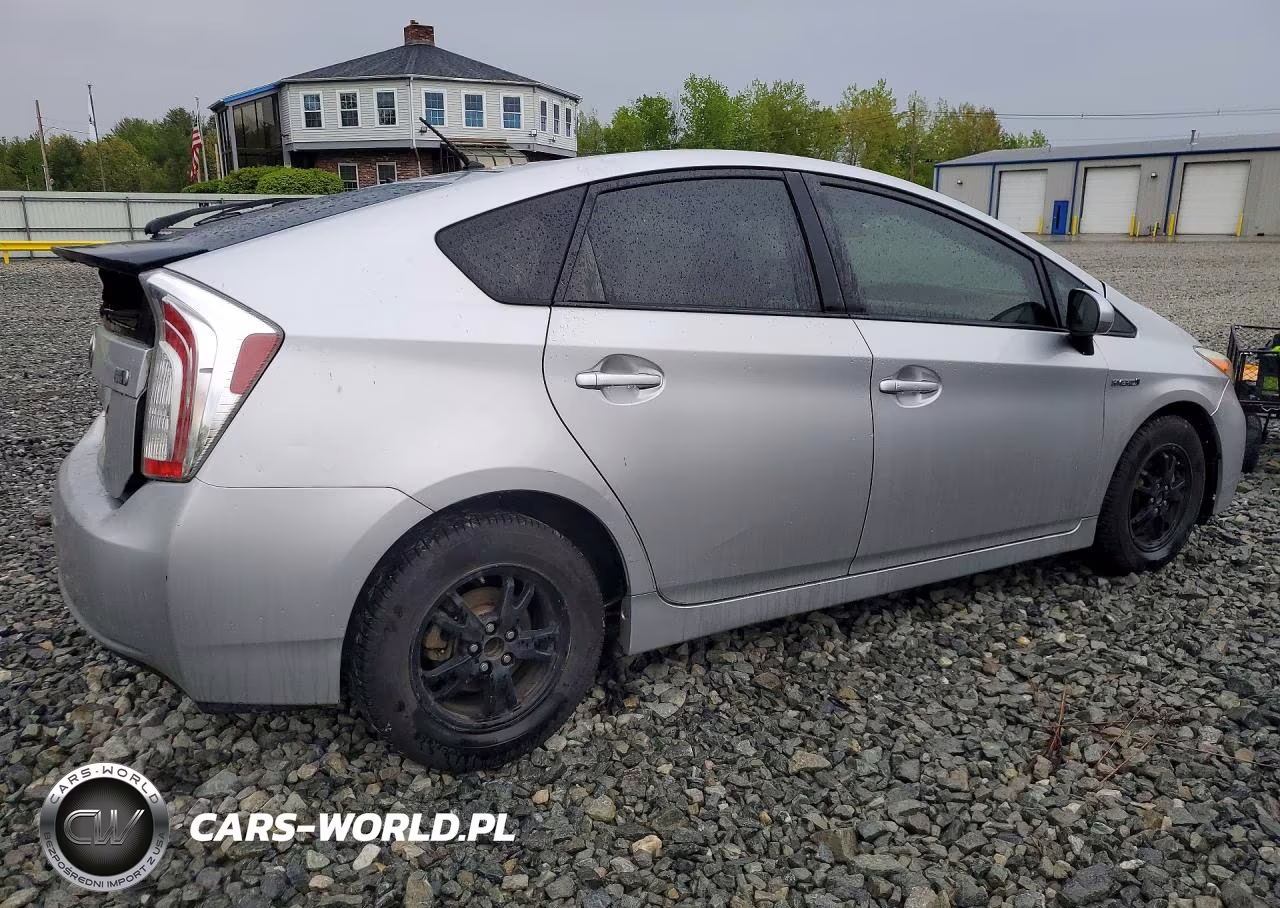 2013 Toyota Prius Two VIN:JTDKN3DU7D5598797 - 3