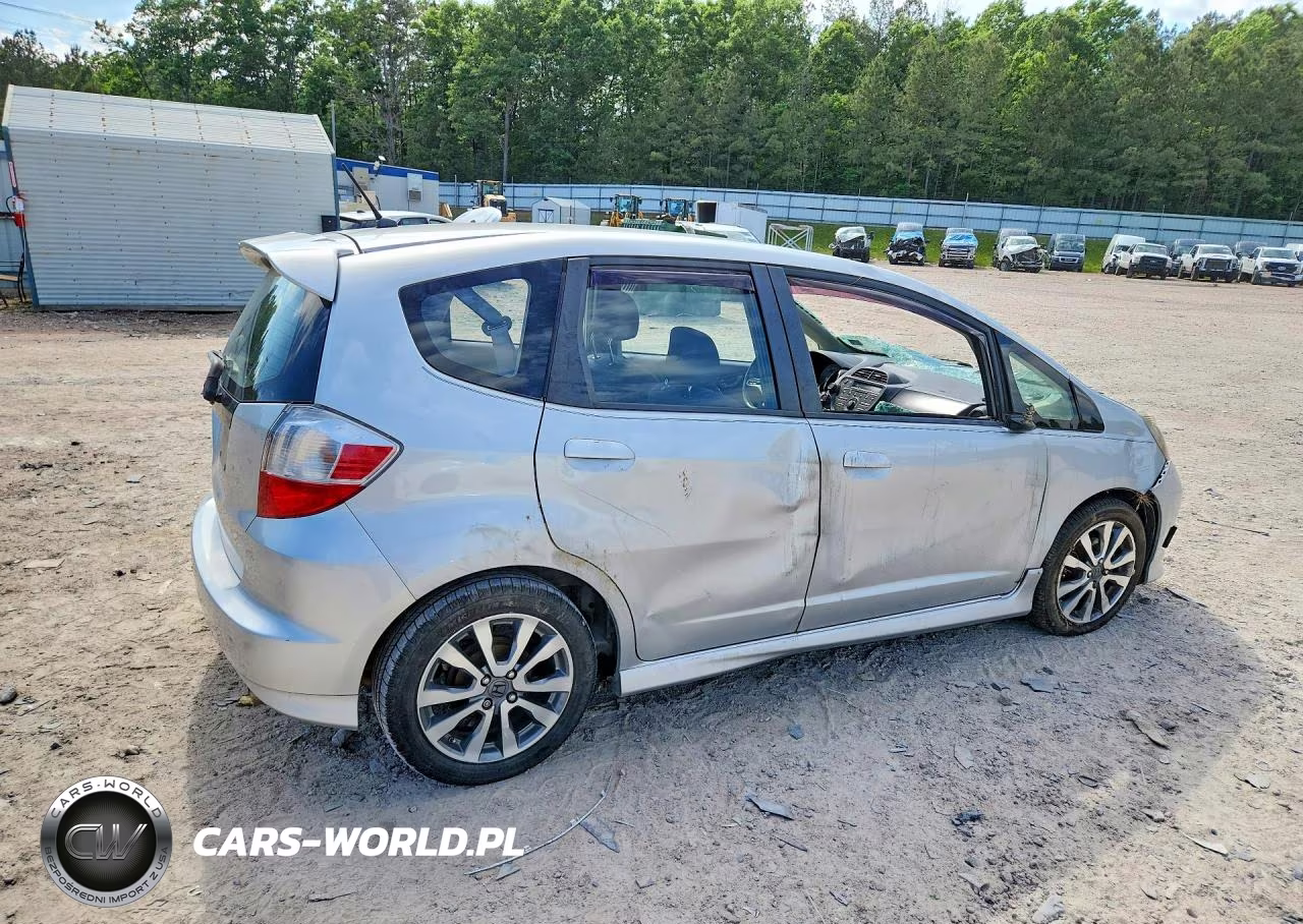 2013 Honda Fit Sport VIN:JHMGE8H59DC029840 - 3
