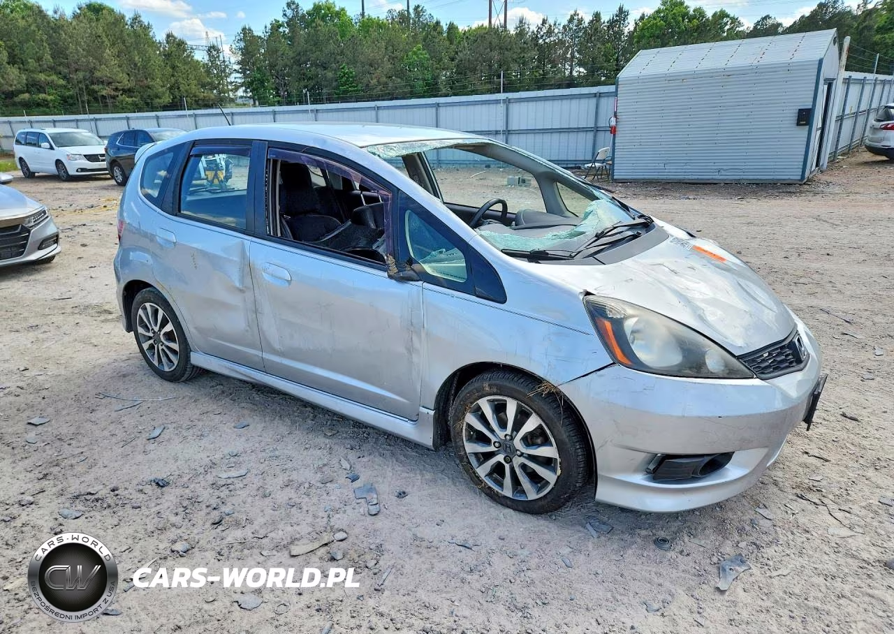 2013 Honda Fit Sport VIN:JHMGE8H59DC029840 - 4