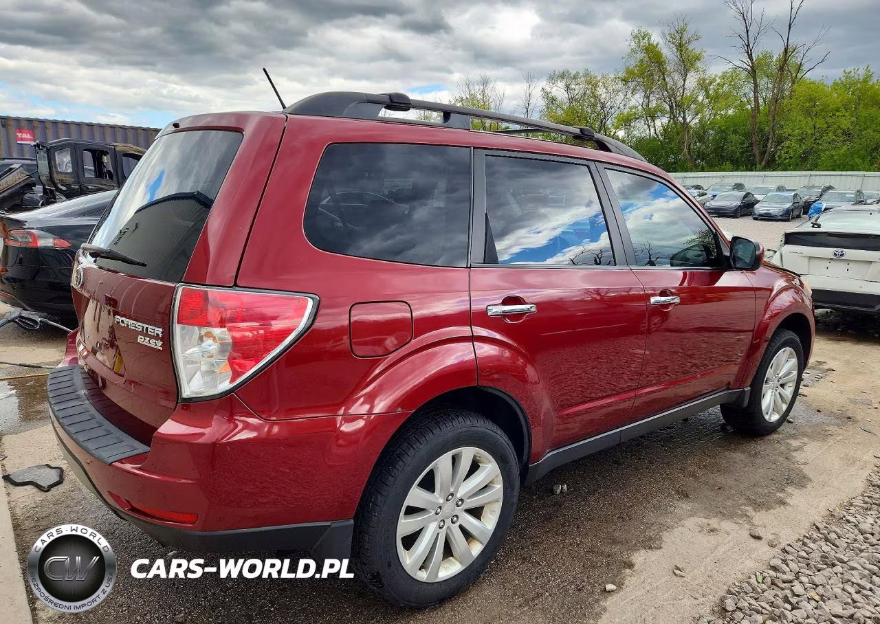 2011 Subaru Forester 2.5X Premium VIN:JF2SHADC2BH733619 - 3