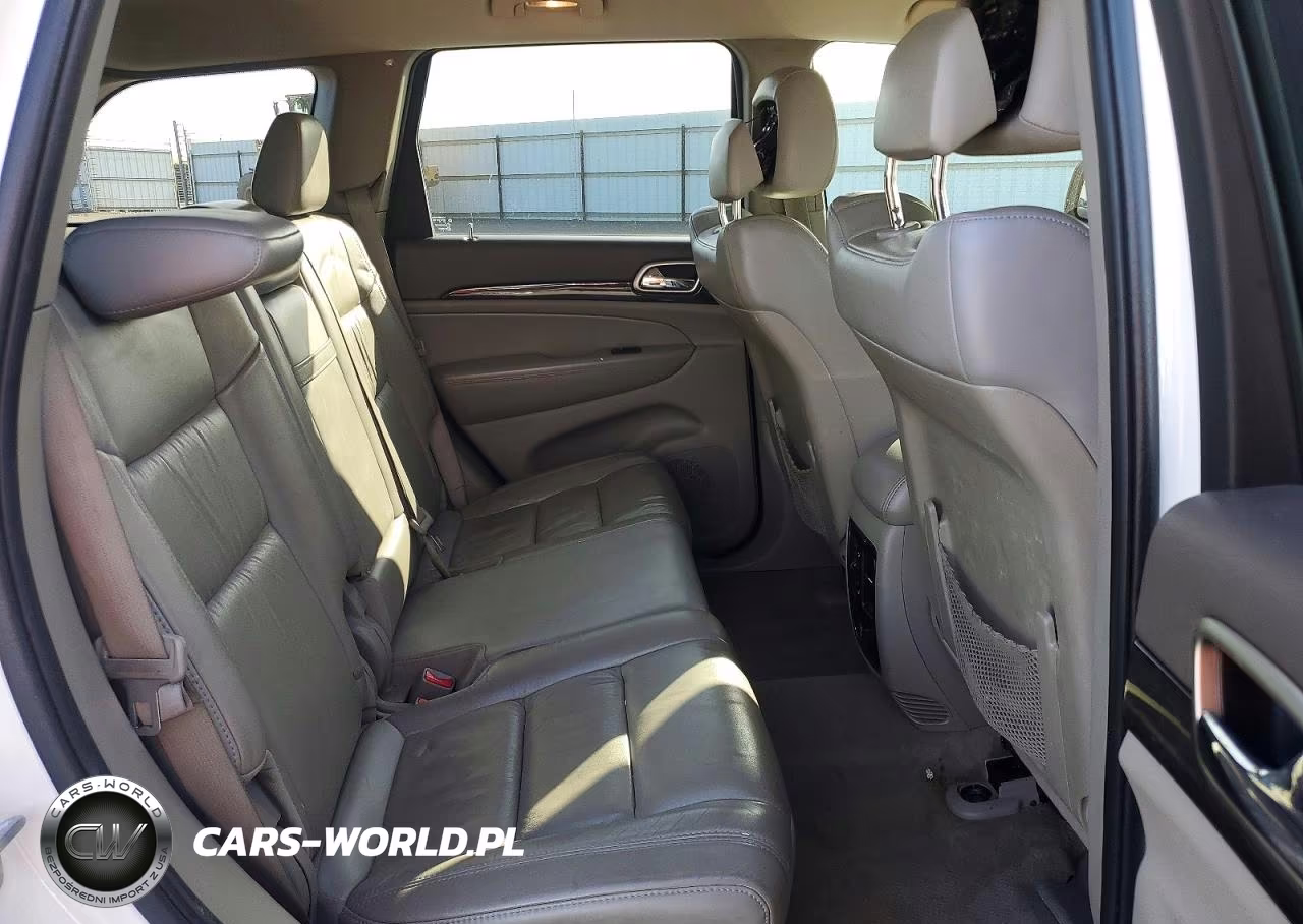 2012 Jeep Grand Cherokee Laredo VIN:1C4RJFAG2CC123806 - 11