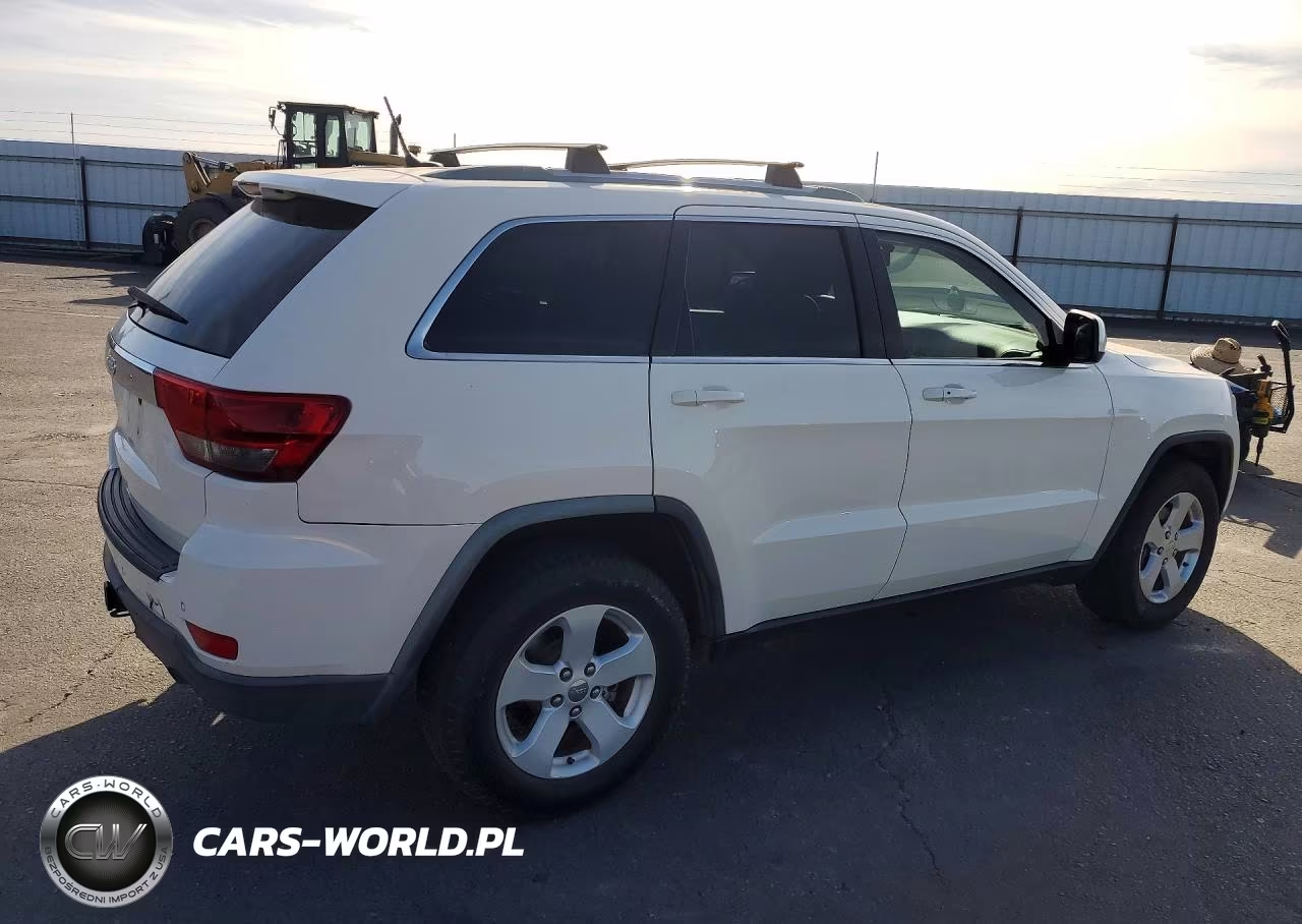 2012 Jeep Grand Cherokee Laredo VIN:1C4RJFAG2CC123806 - 3