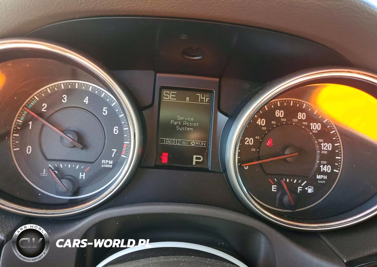 2012 Jeep Grand Cherokee Laredo VIN:1C4RJFAG2CC123806 - 9