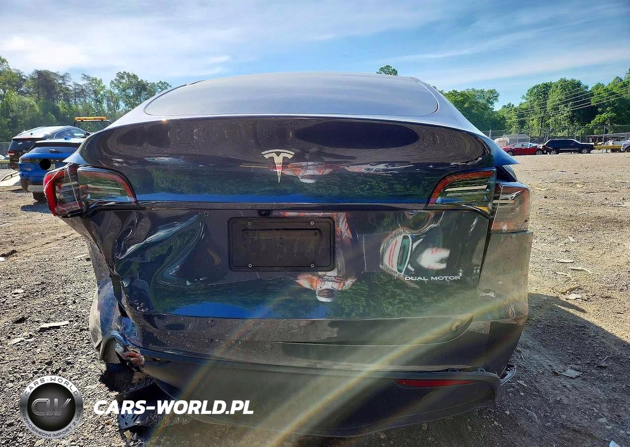 2023 Tesla Model Y VIN:7SAYGDEEXPF852963 - 6