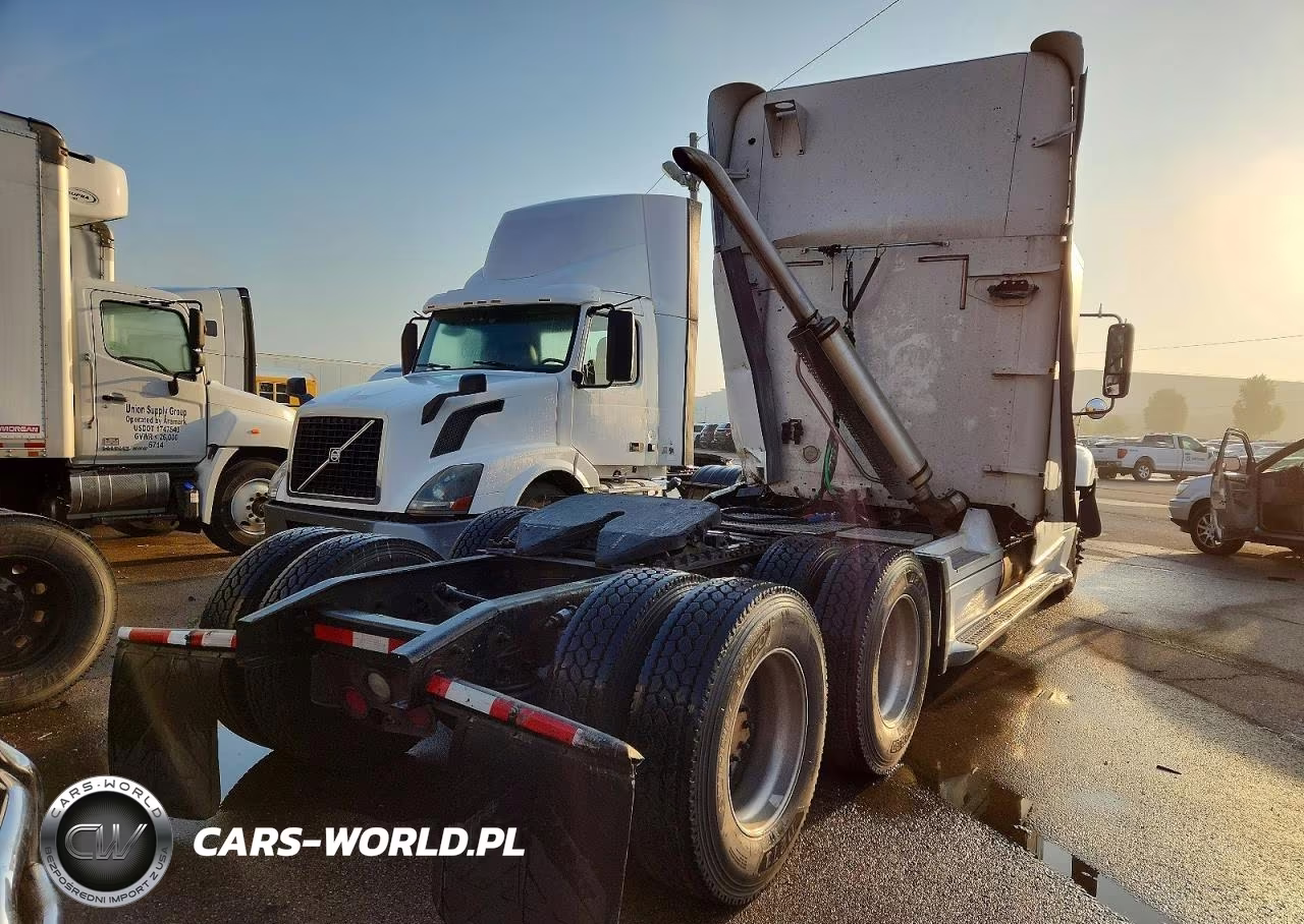 2007 Freightliner Columbia 120 Semi Truck VIN:1FUJA6CK77LX78671 - 4