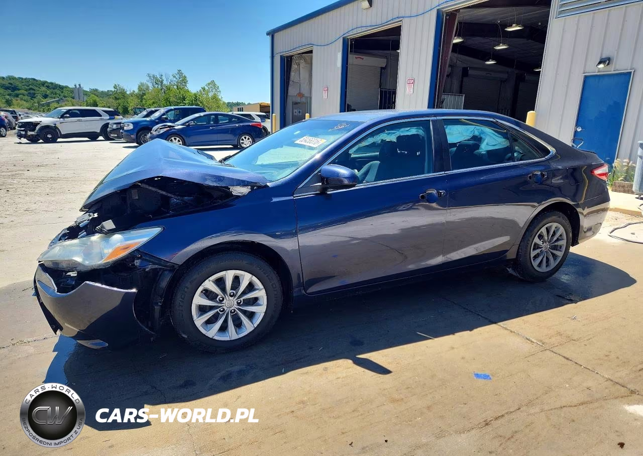 2016 Toyota Camry Le – zdjęcie 1 z 13