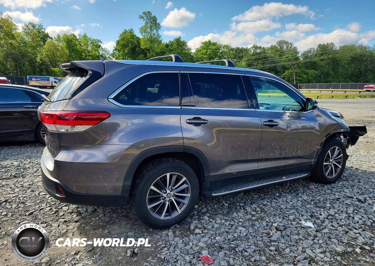 2019 Toyota Highlander Xle VIN:5TDKZRFH5KS324044 - 3