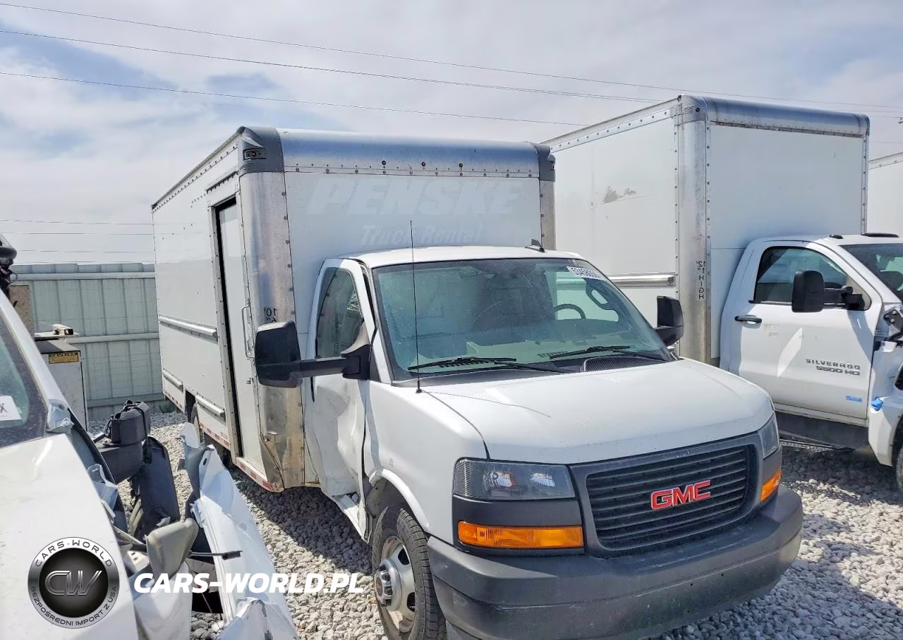 2022 GMC Savana Box Truck