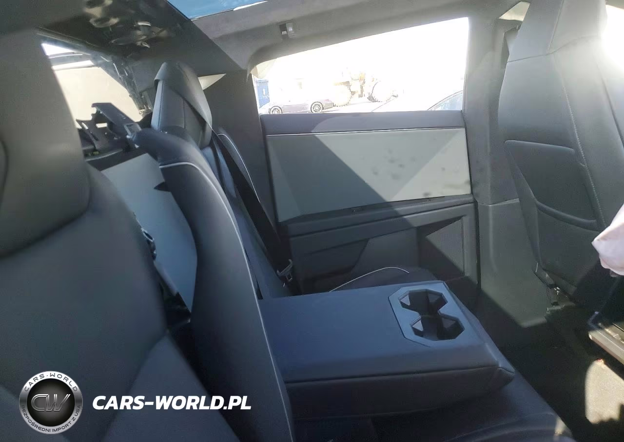 2025 Tesla Cybertruck VIN:7G2CEHED4SA063495 - 10