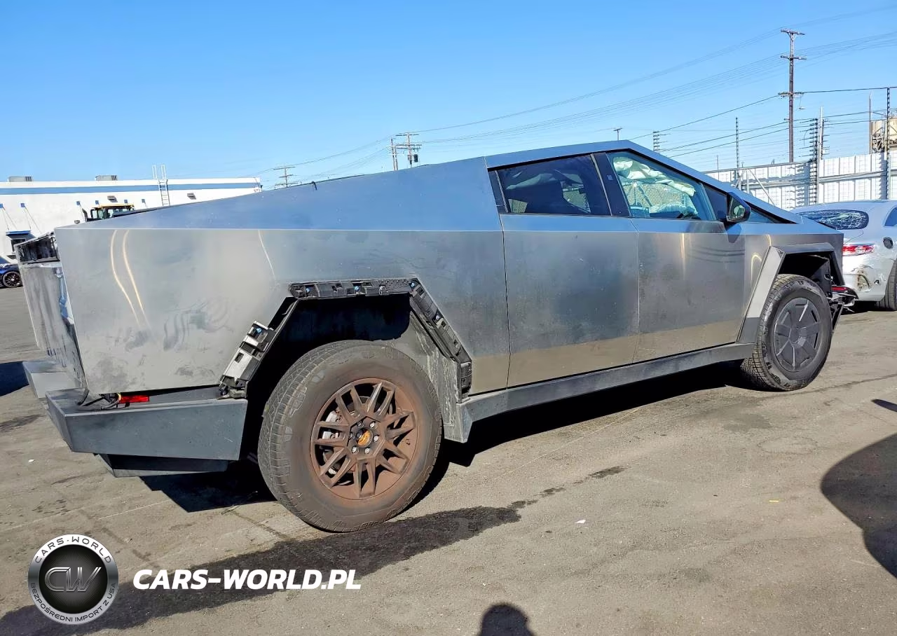 2025 Tesla Cybertruck VIN:7G2CEHED4SA063495 - 3