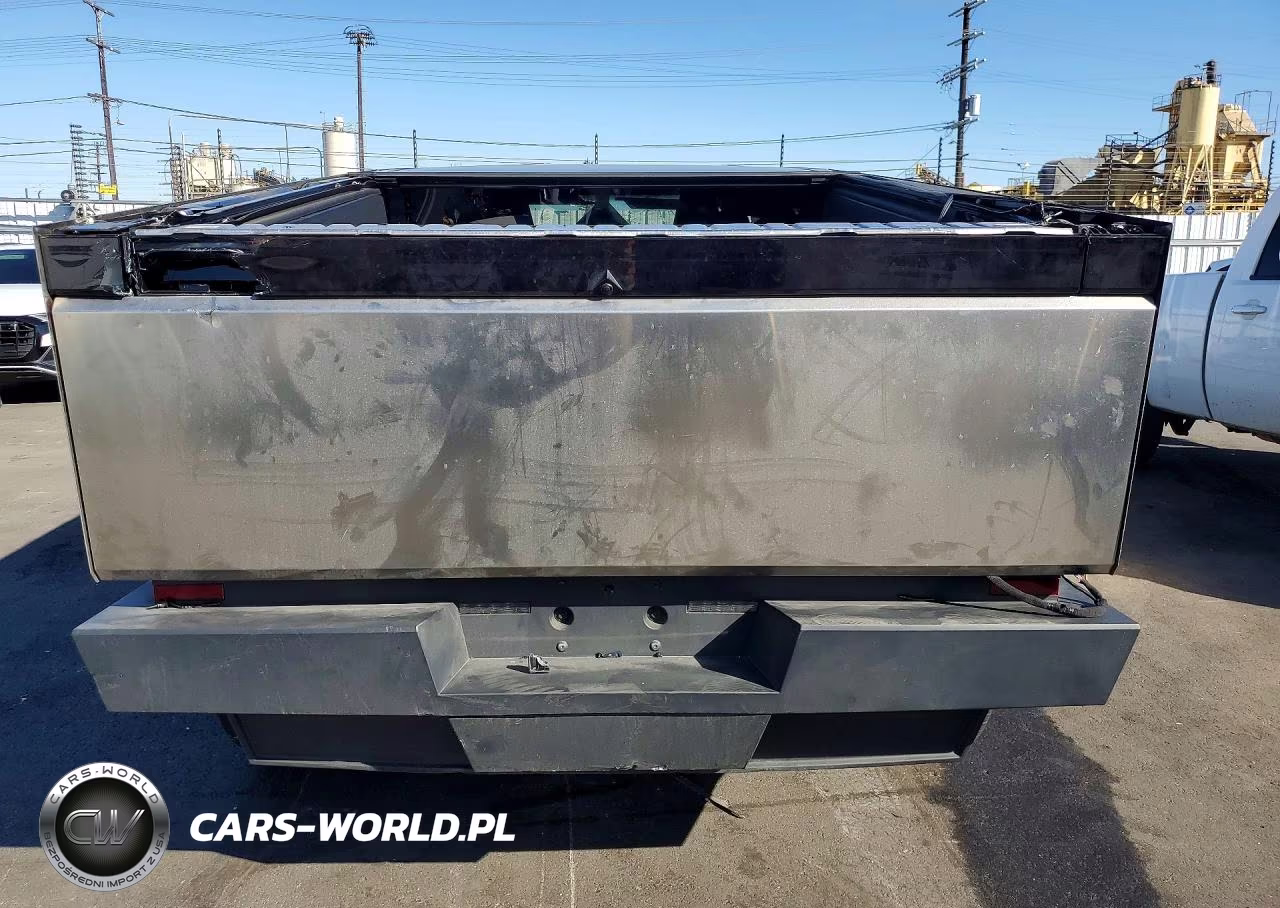 2025 Tesla Cybertruck VIN:7G2CEHED4SA063495 - 6