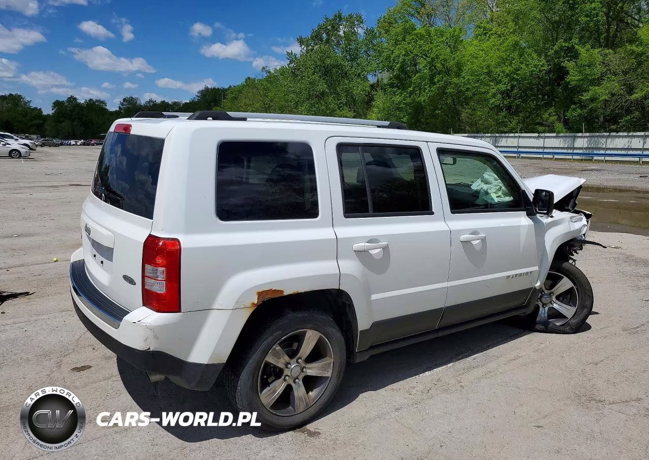 2016 Jeep Patriot Latitude VIN:1C4NJRFB4GD586303 - 3