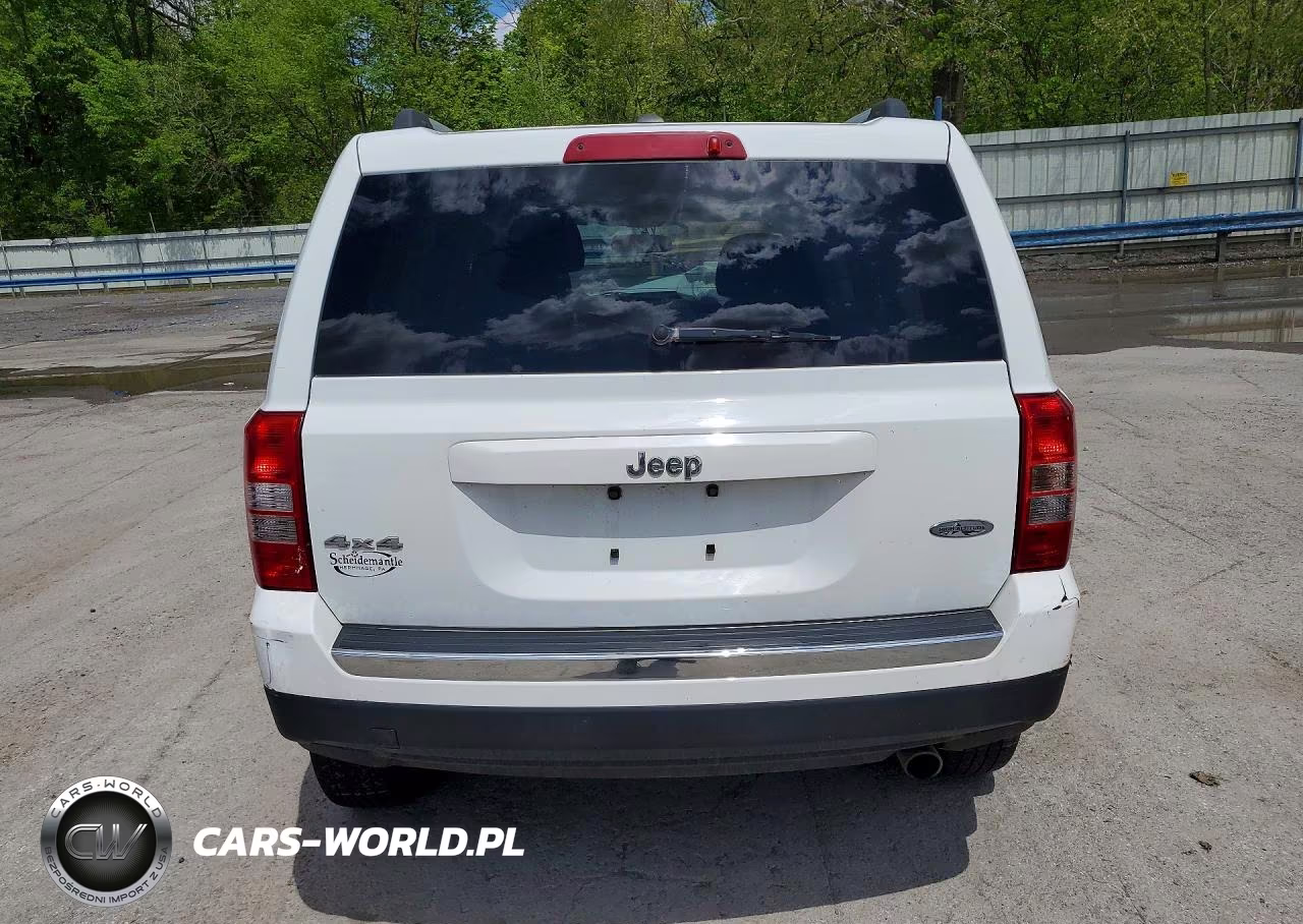 2016 Jeep Patriot Latitude VIN:1C4NJRFB4GD586303 - 6