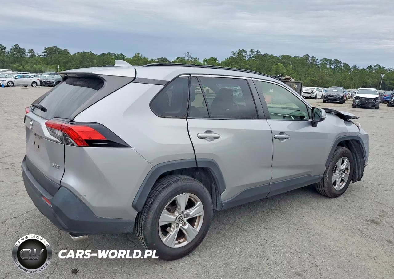 2020 Toyota Rav4 Xle VIN:JTMW1RFV2LD521958 - 3