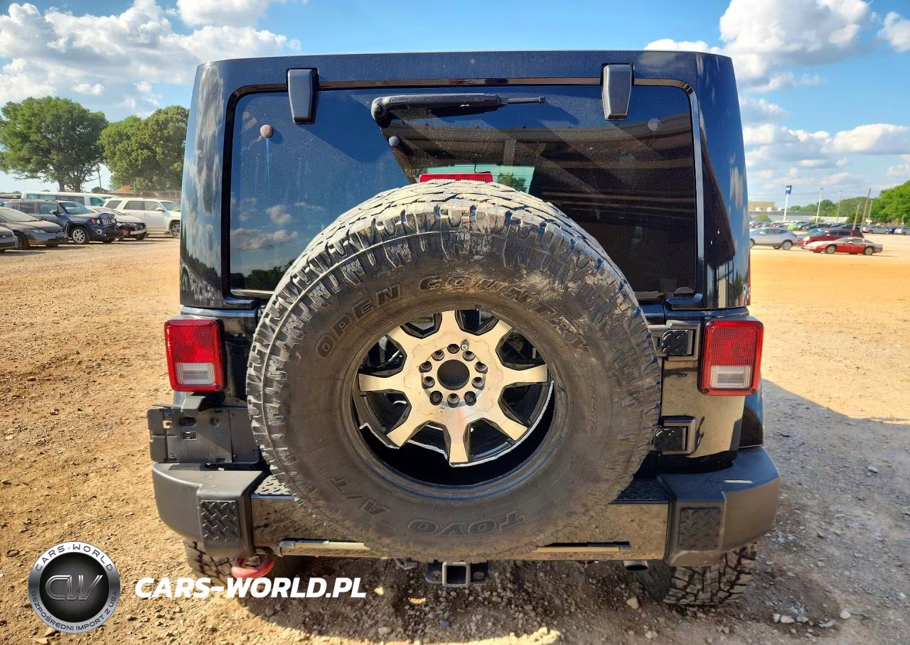 2016 Jeep Wrangler Unlimited Sahara VIN:1C4HJWEG9GL231867 - 6