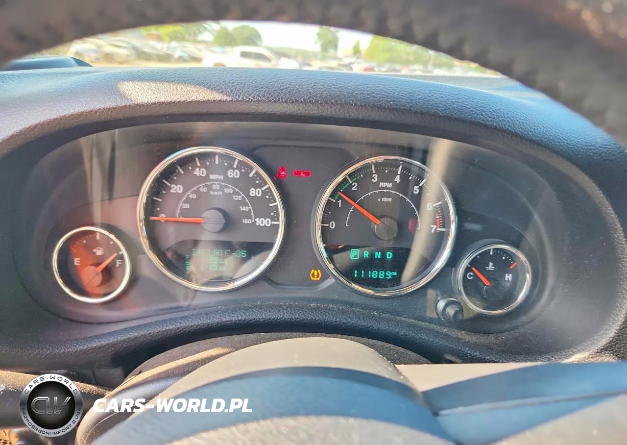 2016 Jeep Wrangler Unlimited Sahara VIN:1C4HJWEG9GL231867 - 9