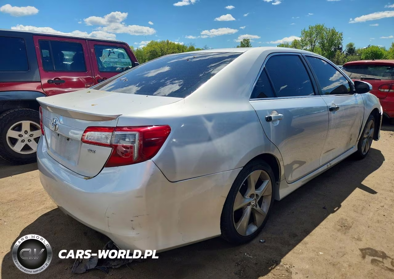 2014 Toyota Camry Se Sport VIN:4T1BF1FK3EU452770 - 3